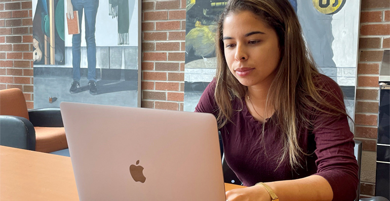 How to Start an Argumentative Essay with a Strong Hook